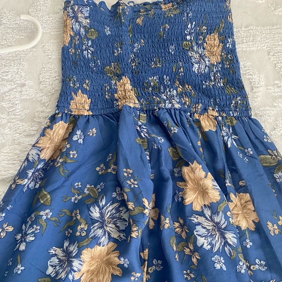 Dress - Picture 2 of 3